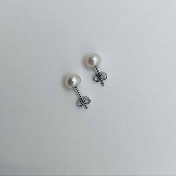 South Sea Pearl Button Earrings - Picture 3 of 4